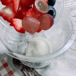 กรีกโยเกิร์ต 1 สกูป ท็อปปิ้งองุ่น