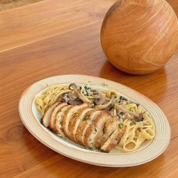 Chicken pasta with white sauce
