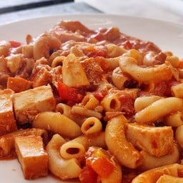 มักกะโรนีผัดซอสมะเขือเทศ มังสวิรัติ