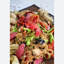 ตำมาม่าไส้กรอกแดง