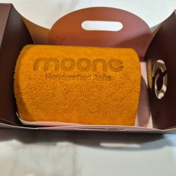 Moone Rolls Central World