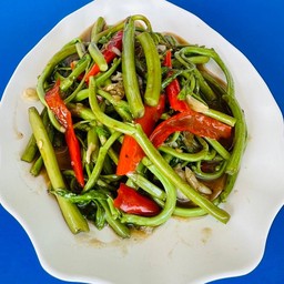 ผัดผักกระเฉดไฟแดง
