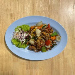 กุ้งแม่น้ำผัดพริกไทยดำ.