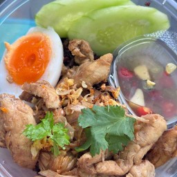 [รับคนละครึ่ง] กินไก่จนบินได้ ข้าวไก่กระเทียม