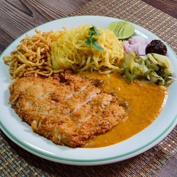 ข้าวซอยแห้งไก่กรอบ/ปลากรอบ