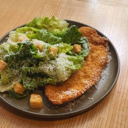 CAESAR SALAD WITH CRISPY CHICKEN