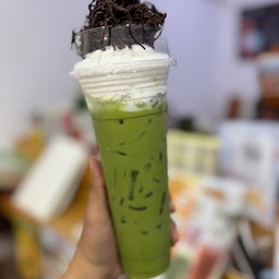 ชาเขียวเย็นเพิ่มครีมชีสเพิ่มช็อคขูดแก้วยีราฟ