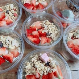 กรีกโยเกิร์ต ท็อปกราโนล่าพรีเมียม(โนผลไม้สด) ฟรีน้ำผึ้ง