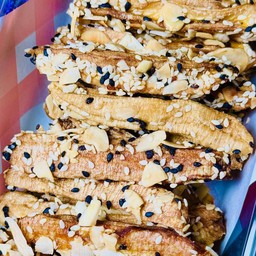 กล้วย หนึบ แผ่น banana sitck ธัญพืช งาดำงาขาวอัลมอนด์  ขนาด 200กรัม