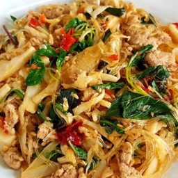 กระเพราหน่อไม้ดองหมูสับใส่วุ้นเส้น(เป็นกับข้าว