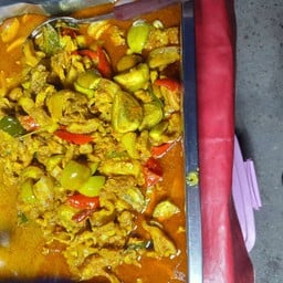 ร้านข้าวแกงคุณเจี้ยบ(โจ้ก,ต้มเลือดหมู,ขนมจีนน้ำยา)ตลาดวรกิจเก้ากิโล