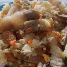 ข้าวผัดใข่2ใบไส่หมูกรอบ