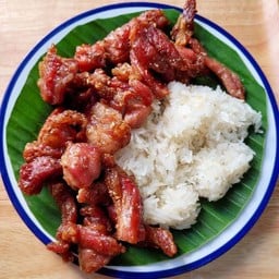 ข้าวเหนียวหมูทอด