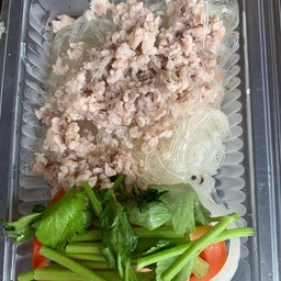 ยำวุ้นเส้นหมูสับ