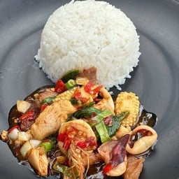 ข้าวราดกะเพราทะเล