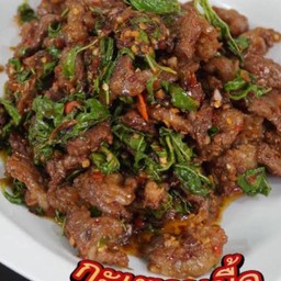 เนื้อชิ้นกระเพรา ราดข้าว