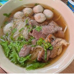 เจี๊ยบ บะหมี่เกี๊ยว เย็นตาโฟ ศูนย์อาหาร AT Park