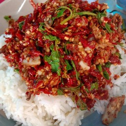 ข้าวหน้ากระเพราหมูชิ้น(ใส่พริกเน้นๆ