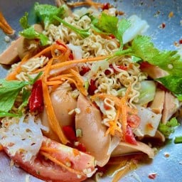 ยำมั้ยจ้ะ (ยำเสียบไม้) หมู่บ้านบัวทอง