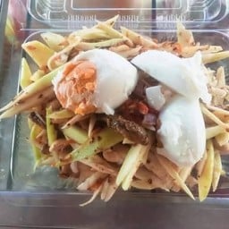 รถยำมะม่วงรสเด็ด/ยำผลไม้รวมทรงเครื่อง ตรงข้ามตลาดนัดโพธิ์เก่า