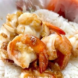 ข้าวราดผัดกระเทียมกุ้ง