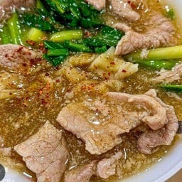 ราดหน้ายอดผัก อาหารตามสั่ง สมุทรปราการ