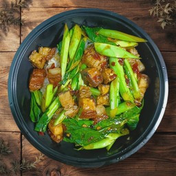 คะน้าหมูกรอบ