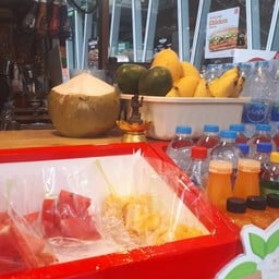 น้ำผลไม้ปั่นหน้าplatinum Mall