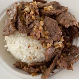 เนื้อกระเทียมพริกไทย ราดข้าว