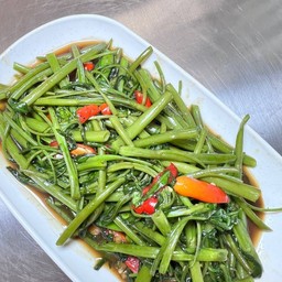 ผัดผักบุ้งไฟแดง