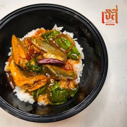 ข้าวกะเพราปลากระป๋องพริกแห้งโบราณ