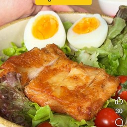 ข้าวหน้าไก่ทอดซอสจิ้มแจ่ว