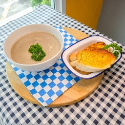 ซุปเห็ดครีมขนมปัง กระเทียม