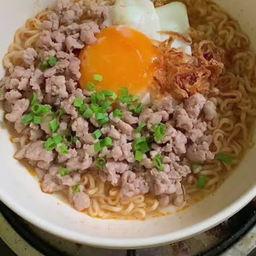 มาม่าหมูสับไข่