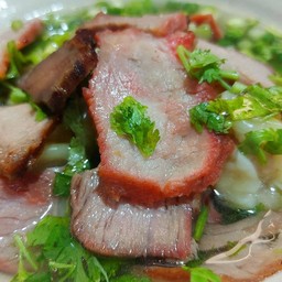 เกี๊ยวน้ำ หมูแดง