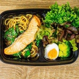 สปาเก็ตตี้แซลม่อนย่าง