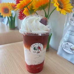 ชาไทยสตอเบอรี่  แก้วใหญ่ 22 ออนซ์