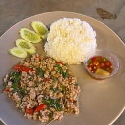 ข้าวกระเพราหมูสับ รสมือแม่