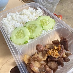 ข้าวราดหมูทอดน้ำปลา