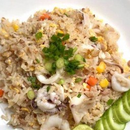 ข้าวผัดปลาหมึก