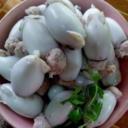 หมึกยัดไส้ (ทอดกระเทียม & กะเพรา)