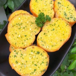 ขนมปังกระเทียม