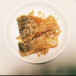 ปลาส้มข้าวคั่วทอด (ปลาจีน) กับแกล้ม,กับข้าว