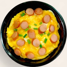 ข้าวไข่ข้นหน้าใส้กรอก