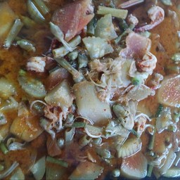 แกงส้มกุ้งผักรวม