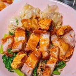 บะหมี่เกี๊ยวหมูกรอบ