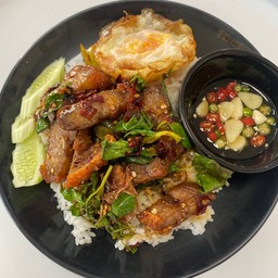 กะเพราหมูกรอบ