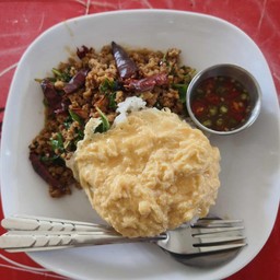 กระเพราหมูสับพริกแห้ง+ไข่ลาวา