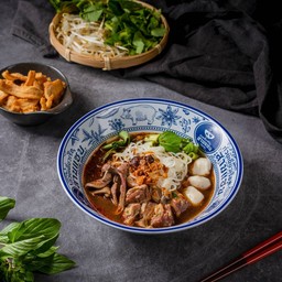ก๋วยเตี๋ยวหมูรวมน้ำตกสามแซ่บ