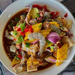 ยำข้าวโพดกุ้งดิบ ปลาร้า